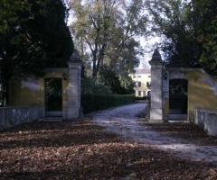 Entrata al viale della villa