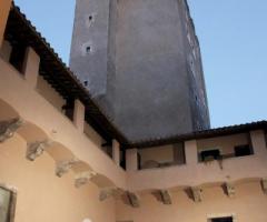 Cortile medioevale per il servizio fotografico di nozze