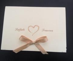 Silvia Trois - Partecipazione in avorio con decorazioni nocciola