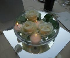 Decorazioni floreali con candele per il matrimonio a Milano