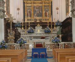 Chiesa in blu per il matrimonio