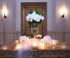 Fiori e addobbi per la location di nozze