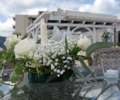 Centrotavola rose bianche