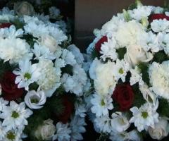 Composizione con rose rosse