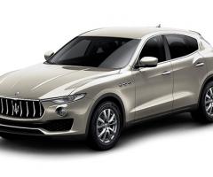 Car and Travel - La Maserati Levante