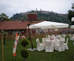 Allestimento del matrimonio in giardino