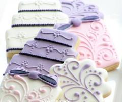 Biscotti per le bomboniere a forma di torta nuziale