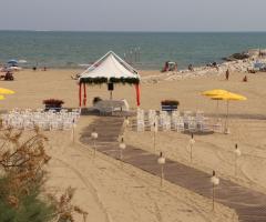 Camping Garden Paradiso - La cerimonia di nozze sulla spiaggia