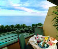 Vista sulla piscina dalle stanze dell'Hotel Nettuno a Catania