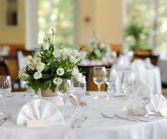 Allestimento del ricevimento di nozze