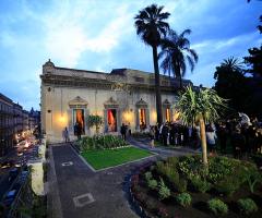 Terrazza esterna con giardino presso la location per ricevimento di matrimonio Palazzo Manganelli