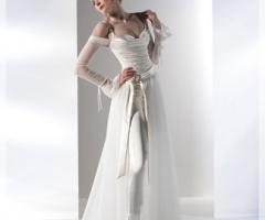 Semplice ma originale abito da sposa della linea Giovanna Sbiroli