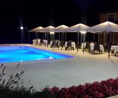 Agriturismo Sciambreto - La zona piscina in notturna