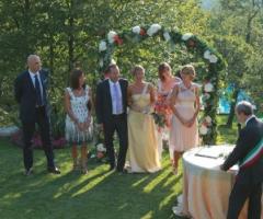 Celebrazione del rito civile presso il giardino della location