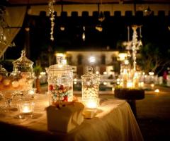 Alzate con confetti e bon bon di ogni gusto e colore