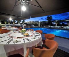 Tavoli per gli invitati alle nozze