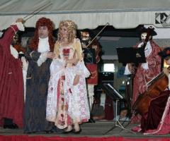 Musicisti in maschera per il matrimonio