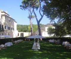 Aperitivo di nozze sul prato