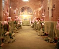 Fiori per le nozze nella Chiesa del Divino Amore (Roma)