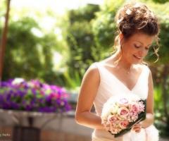 Fotografia della sposa durante il buffet del matrimonio