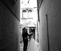 Pennisi Cecilia Photoartist - gli sposi nei vicoli di Venezia