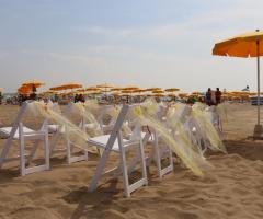 Camping Garden Paradiso - L'allestimeto della cerimonia sulla spiaggia