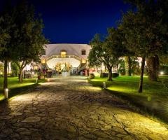 Borgo Ducale Brindisi - Il viale d i ingresso illuminato