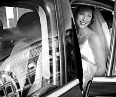 L'arrivo della sposa in auto d'epoca