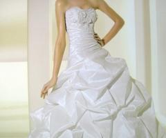 Abito da sposa dalla gonna stravagante ed originale