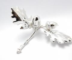 Ideale per matrimoni e relativi anniversari come le nozze d’argento appunto, ma anche battesimi, comunioni e cresime, grazie all’ineffabile eleganza senza tempo dell’argento.- T.g.t. snc