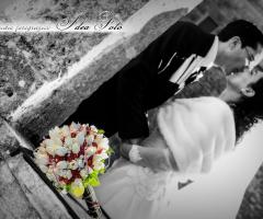 Fotografia del bacio degli sposi