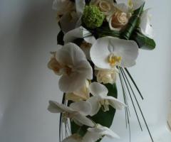 Rose e iris per l'allestimento della location