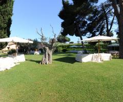 Antipasti di matrimonio serviti all'aperto