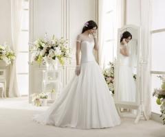 Abito dalla linea elegante con spalle coperte - Linea Colet