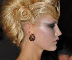 Acconciatura scolpita e originale realizzata da Ligè Parrucchieri