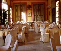 Ampia ed elegante sala ricevimenti del Palazzo Asmundo
