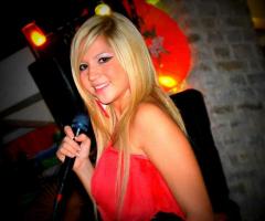 La cantante per il matrimonio dei Just X Band