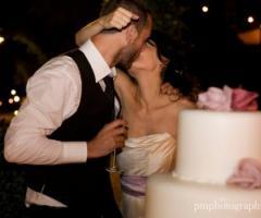 Sposi al taglio della torta nuziale