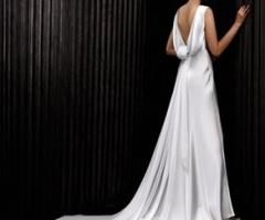 Abito da sposa con coda lunga