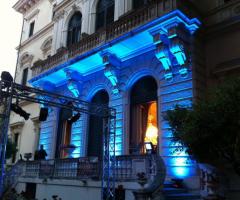 Illuminazione esterno in blu - Genio Sound Animazione a Roma