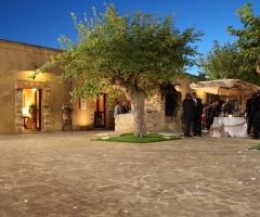 Ampio spazio all'aperto persso il Baglio Oneto Resort and Wines