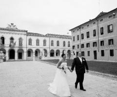 Foto deglki sposi mano nella  mano - Cluster foto