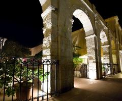 particolare della villa di notte