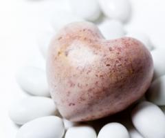 Cuore di cioccolata e confetti per le nozze