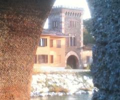 Scorcio della villa vista dall'isola