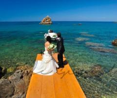 Hotel Le Calette - Gli sposi sulla pedana sul mare