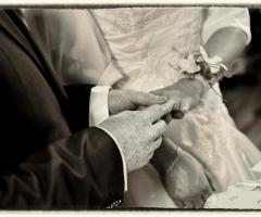 "Io ti prendo come mia sposa"... Lo scambio degli anelli nuziali