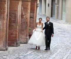 Giorgio Grande - Gli sposi passeggiano in centro