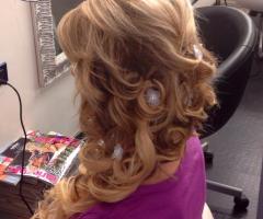 Ricci e Capricci - Acconciatura morbida con decorazioni