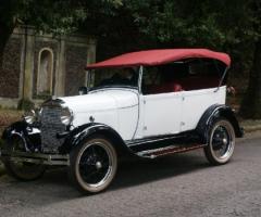 Auto d'epoca per gli sposi